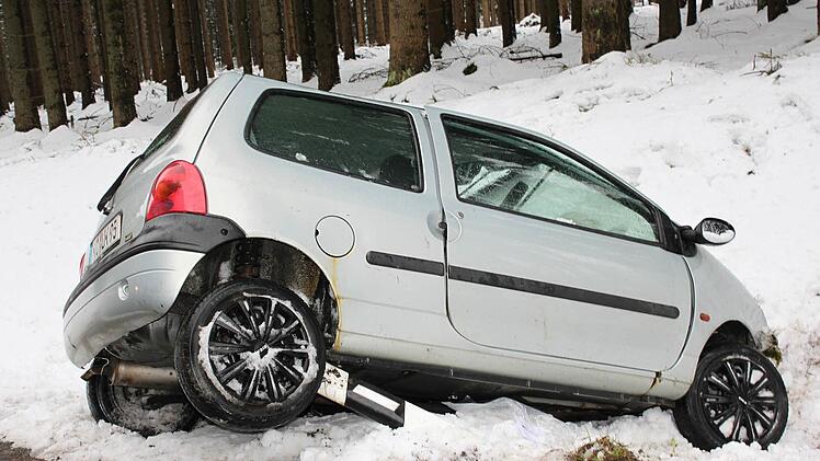 Unfallstelle auf der Kreisstraße 35 zwischen Buchbach und Windheim  Foto: Veronika Schadeck