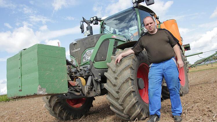 Im vergangenen Jahr kaufte sich Georg Schauer diesen neuen Traktor mit Vierzylindermotor und 160 PS. Foto: Maximilian Glas