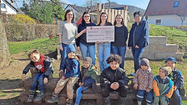 Spenden&uuml;bergabe im Kindergarten St. Jakobus in Leutenbach.