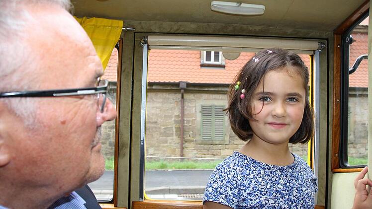 Thomas Leiner mit Enkelin Lara. Foto: Ralf Ruppert