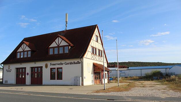 Auf dem freien Grundst&uuml;ck rechts soll das Feuerwehrger&auml;tehaus von  Pettstadt einen Anbau erhalten. Es wird mit&nbsp; Kosten von 1,2 Millionen  Euro gerechnet.&nbsp;Werner Baier