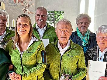 Das Bild zeigt (hinten, von links): Julia Reh (2. Vorsitzende), Marianne Karges, Hugo Karges, Olga Heilmann und (vorne, von links): Emma Neuland, Marie M&uuml;ller (1. Vorsitzende), Richard Sch&auml;fer, Gisela Gerlach sowie Hilbert HeilmannFoto: Rebecca Muth