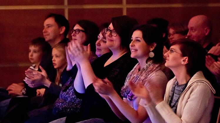 Fans in der ersten Reihe: "Viva Voce" beim Gastspiel in der Gerold-Strobel-Halle in Bad Rodach.Foto: Jochen Berger