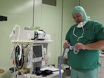 Seit 2004 leitet Uwe Fleischmann die Anästhesie.  Foto: Veronika Schadeck