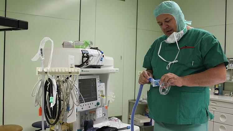 Seit 2004 leitet Uwe Fleischmann die Anästhesie.  Foto: Veronika Schadeck