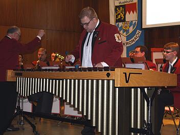 Die Stadtkapelle läutete das Ludwigsstadter Jubiläumsjahr zusammen mit zwei weiteren Musikgruppen ein. Foto: Michael Wunder
