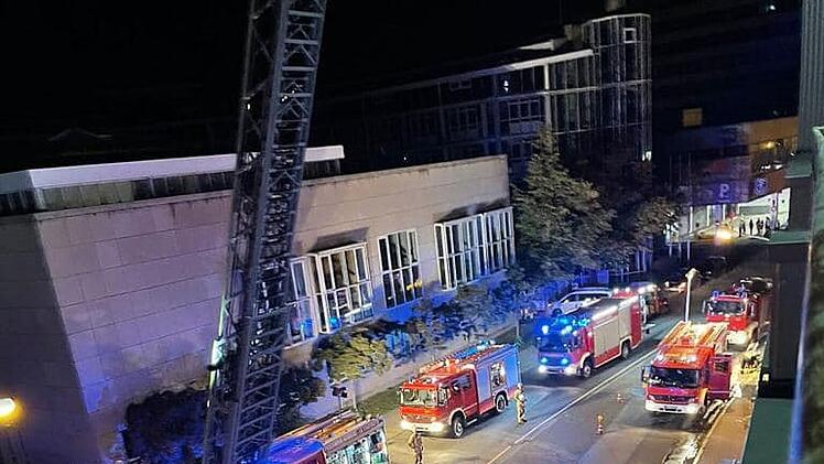 Bamberg: Atrium-Brand fordert Feuerwehr gleich mehrfach - "schwierig"