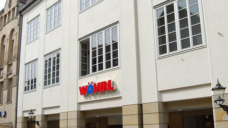 Vorher befand sich in der Immobilie eine Filiale von C&A; diese ist in die Spitalgasse ins ehemalige Weka-Kaufhaus umgezogen.