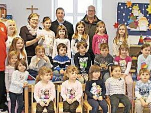 Kindergarten und Schützen Presseck freuen sich über eine großzügige Spende. Foto: Klaus Klaschka