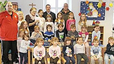 Kindergarten und Schützen Presseck freuen sich über eine großzügige Spende. Foto: Klaus Klaschka
