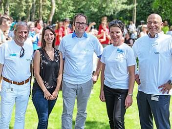 Vielfalt am deutschen Diversity-Tag in Erlangen: (v. l.) Jos&eacute; Luis Ortega Lleras, Betriebsrat Erlangen Mitte, Giulia Schwemmer, Vizesprecherin des Siemens-Nachwuchskreises Erlangen Mitte 2017, Florian Janik, Sigrid Heitkamp und Claus-J&uuml;rgen Wais Foto: Siemens