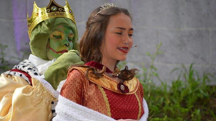 Premiere des Märchens "Froschkönig" auf der Waldbühne Heldritt Foto: Gabi Bertram