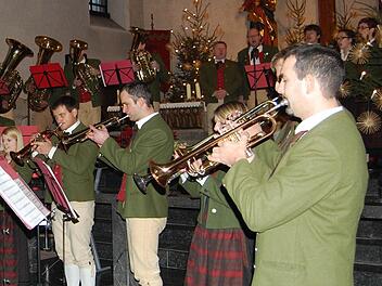 Die Oberthulbaer Musiker gaben ein zweistündiges Konzert in der Kirche.  Foto: Günther Straub