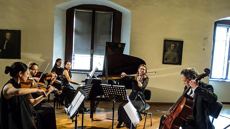 Mitreißend musiziert: Werke von Frank Bridge und Edward Elgar erklang beim Coburger Rathauskonzert.Foto: Jochen Berger