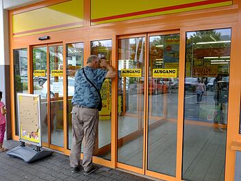 Wegen Sturmschäden bleibt die Netto-Filiale in der Noptischstraße in Nürnberg vorerst geschlossen. Foto: Redaktion