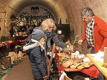 Der "Rivaner-Christstollen" und die "heiße Domina" mundeten und der Stollen bot ein schönes Ambiente für einen idyllischen und etwas anderen Weihnachtsmarkt.  Foto: Günther Geiling