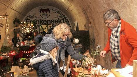 Der "Rivaner-Christstollen" und die "heiße Domina" mundeten und der Stollen bot ein schönes Ambiente für einen idyllischen und etwas anderen Weihnachtsmarkt.  Foto: Günther Geiling