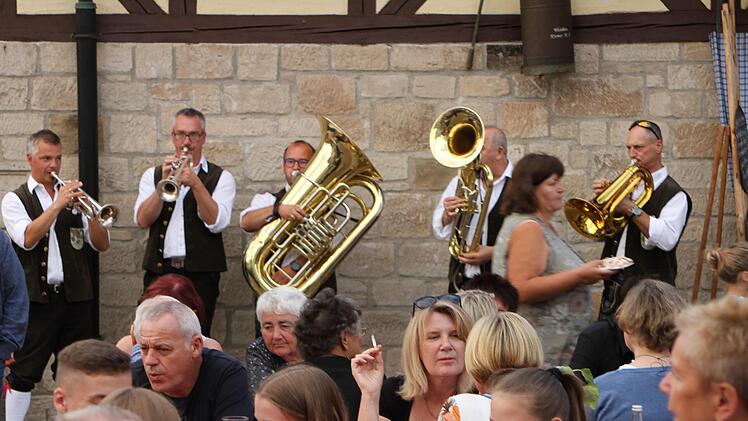 Die "Urlesbacher Musikanten" gingen mit ihren Musikstücken durch die Reihen der Besucher.Günther Geiling