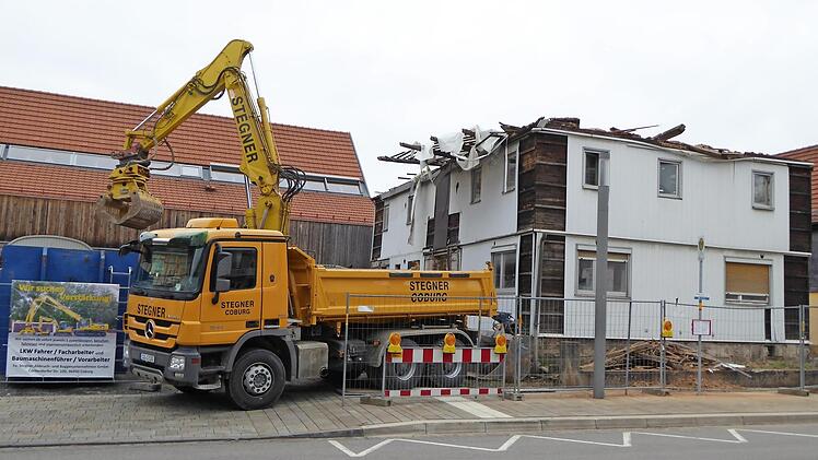 Die Abrissarbeiten am Anwesen Kronacher Stra&szlig;e 3