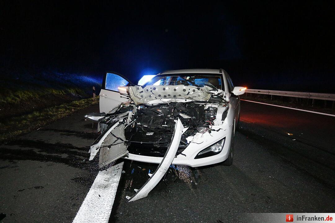 Pkw prallt gegen Lkw: Unfall auf A70