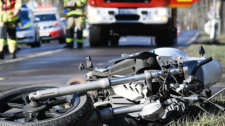 In F&uuml;rth kam am Sonntag ein 20-j&auml;hriger Motorradfahrer ums Leben. Symbolfoto: Julian St&auml;hle/dpa