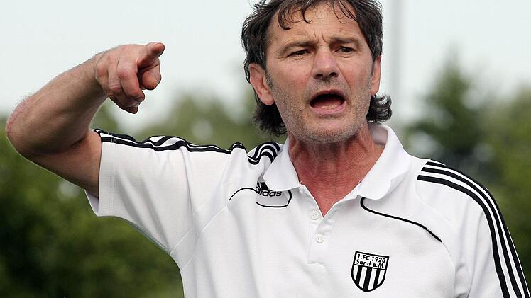 Der scheidende Trainer des FC Sand, Erwin Albert, lobte die starke Leistung seiner Mannschaft in Abtswind.