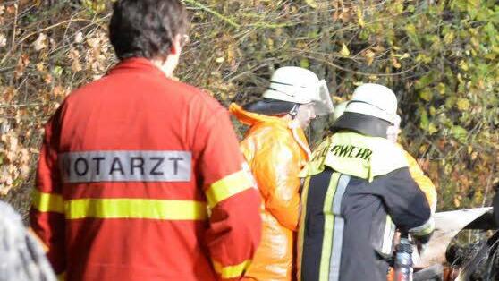 Bei Wind und Wetter sind Notärzte im Einsatz, um Leben zu retten - doch dafür gibt es jetzt weniger Geld: "Es ist eine Halbierung des Gehalts", kritisiert der Notarzt Lothar Beierlein die Neuregelung. Seine Kollegen sind entsprechend sauer.  Foto: Ronald Rinklef