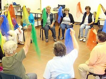 Ein Großteil der Übungen wird im Sitzen durchgeführt. Foto: privat