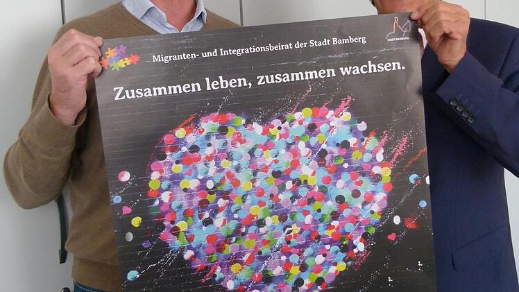 Mohamed Hédi Addala (rechts) und Marco Depietri laden zu den Interkulturellen Wochen 2019 ein.  Foto: Marion Krüger-Hundrup