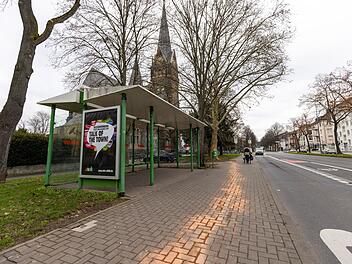 Mann verletzt mit Auto in Gie&szlig;en mehrere Menschen