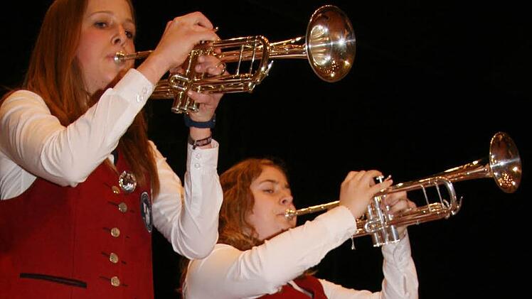 Lisa Box dorfer und Theresa Motschmann beim Benefizkonzert der Stadtkapelle Kulmbach.