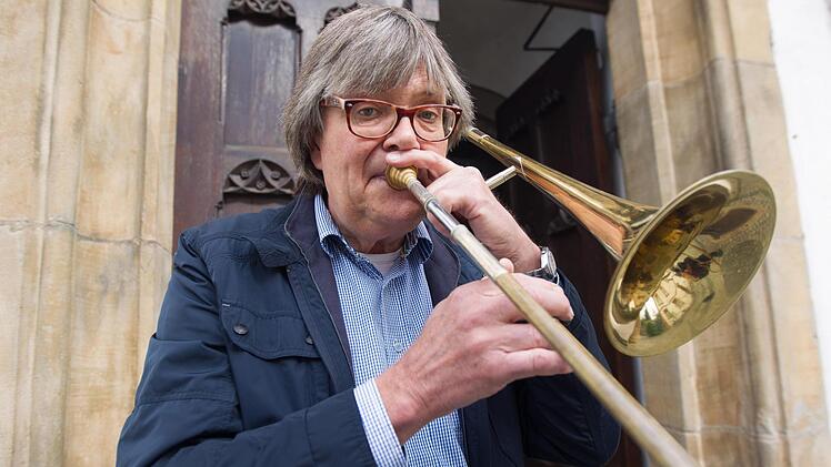 Professor Harry Ries spielt mit seiner 100 Jahre alten Posaune in Bad Staffelstein. "Es ist mein Lieblingsinstrument, und ich werde es auch am 1. Oktober hier im Konzert spielen", sagt er.  Tim Birkner