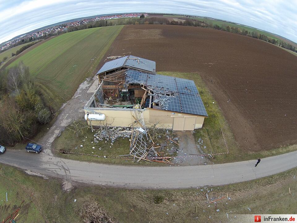 Katastrophenfall nach Tornado ausgerufen - Rund 53 Häuser in Kürnach teils schwer beschädigt