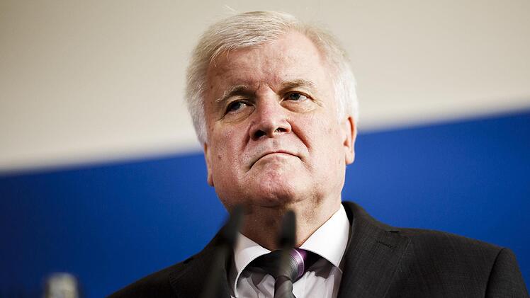 Horst Seehofer reagiert auf den BAMF-Skandal. Foto:Carsten Koall, dpa