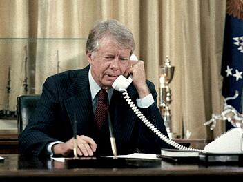 Jimmy Carter telefoniert im November 1978 aus dem Weißen Haus: 1977 unterzeichnete der fortschrittliche US-Präsident mit dem panamaischen General Torrijos einen Vertrag, der Panama die Kontrolle über den Panamakanal zurückgab.