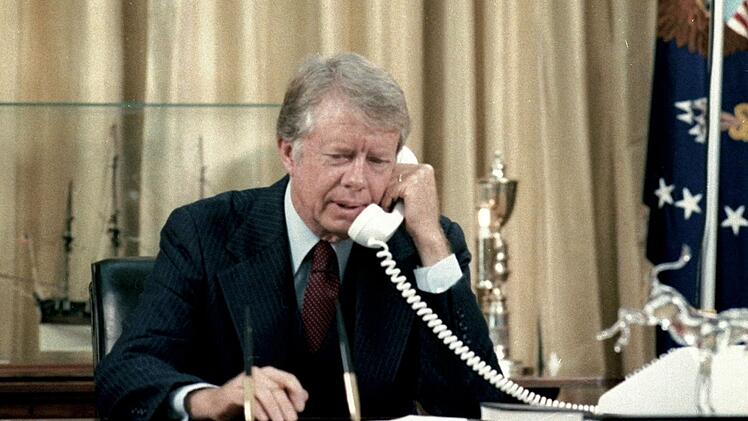 Jimmy Carter telefoniert im November 1978 aus dem Weißen Haus: 1977 unterzeichnete der fortschrittliche US-Präsident mit dem panamaischen General Torrijos einen Vertrag, der Panama die Kontrolle über den Panamakanal zurückgab.
