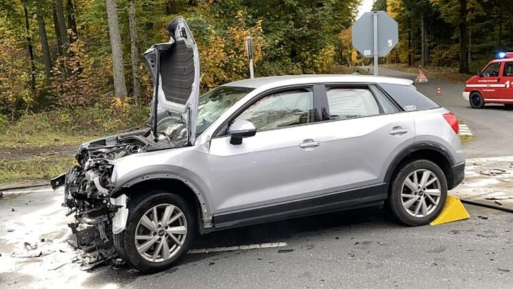 Unfall mit zwei Verletzten und Totalschäden im Kreis Kronach