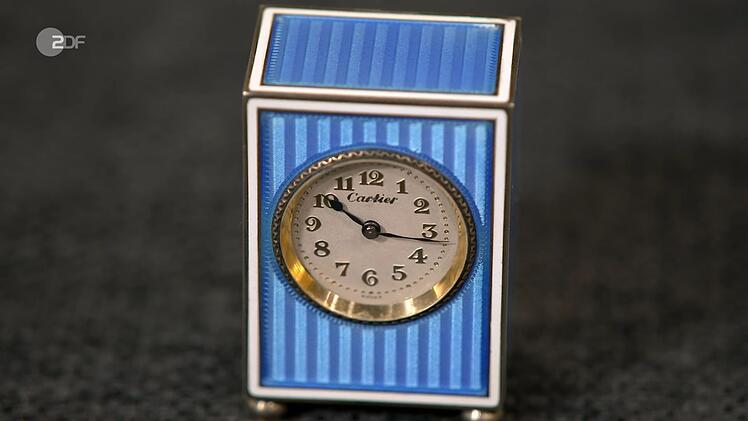 Die Reiseuhr von Cartier aus Sterling-Silber wurde zwischen 1905 und den 1910er-Jahren hergestellt und hatte einen Wert von 3.000 bis 4.000 Euro. Lisa N&uuml;dling zahlte 4.100 Euro.