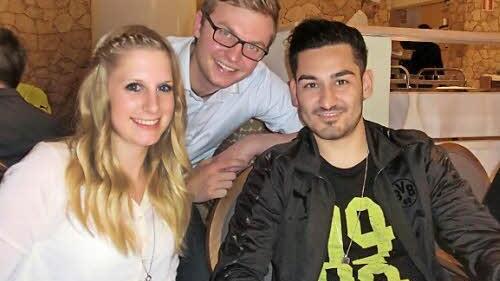 Beim gemeinsamen Abendessen: Jennifer Löser (von links) , Sandro Metz und Ilkay Gündogan.