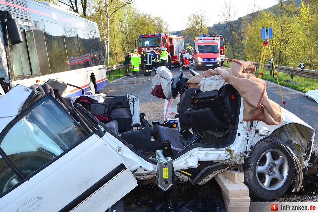 Miltenberg: Auto kollidiert mit Linenbus - ein Toter