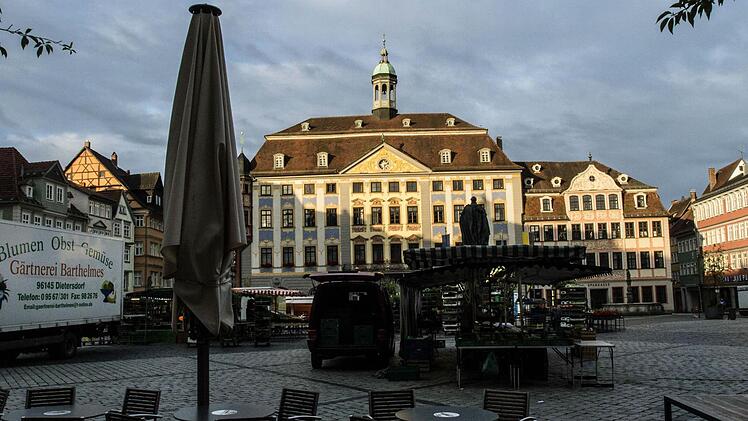 Marktplatz Coburg vom Stadthaus aus gesehen kurz nach SonnenaufgangFoto: Jochen Berger