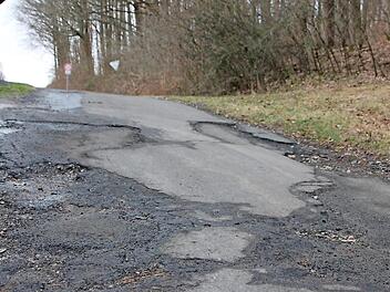 Die Straße am Kaulberg in Vorbach ist stark reparaturbedürftig.