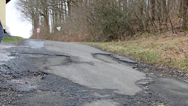 Die Straße am Kaulberg in Vorbach ist stark reparaturbedürftig.