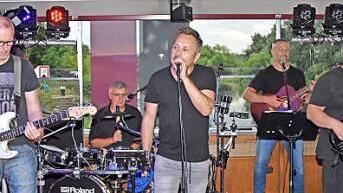 Die Band "11 Square" rockte das Partyschiff.  Fotos: Ulrike Langer