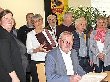 Sie bringen die "Tafel"-Pakete aus der Kreisstadt nach Ebern.