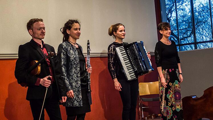 Faszinierende Klezmer-Klänge bot das Ensemble "Sher on a Shier" beim Gastspiel im Coburger Haus Contakt.Foto: Jochen Berger