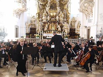 Das Chemnitzer Orchester mit Solistin Uta Kremtz und Dirigent Andreas Grohmann in der basilika Gößweinstein Foto: Thomas Weichert