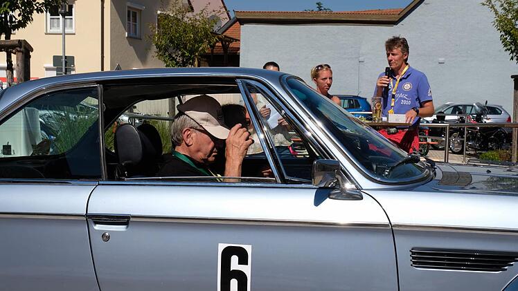 Die Liebhaber alter Edgar-Wallace-Krimis waren entzückt über den Jaguar Typ 3,4-Liter Saloon aus dem Jahre 1966, der damals oft in den Schwarzweißfilmen zum Einsatz kam. Foto: Gerd Schaar