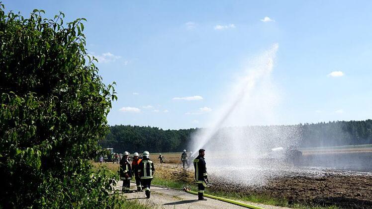 Die Feuerwehrleute hatten den Brand schnell unter Kontrolle.   Foto: Richard Sänger