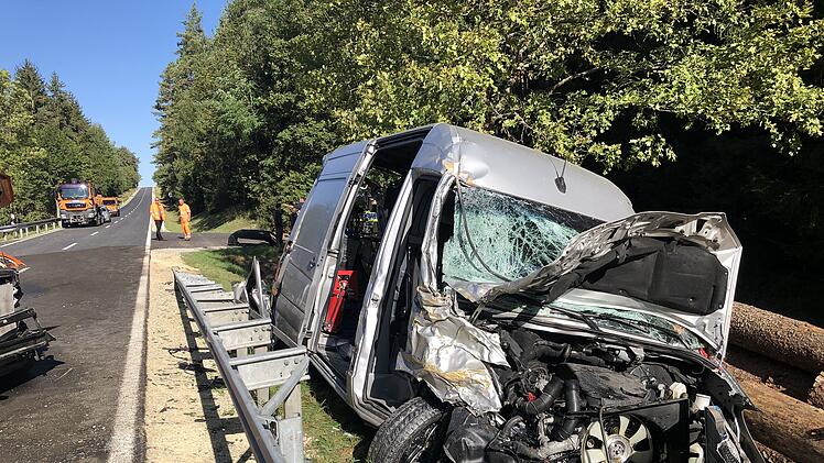 Drei Verletzt nach Kollision zwischen zwei Transportern